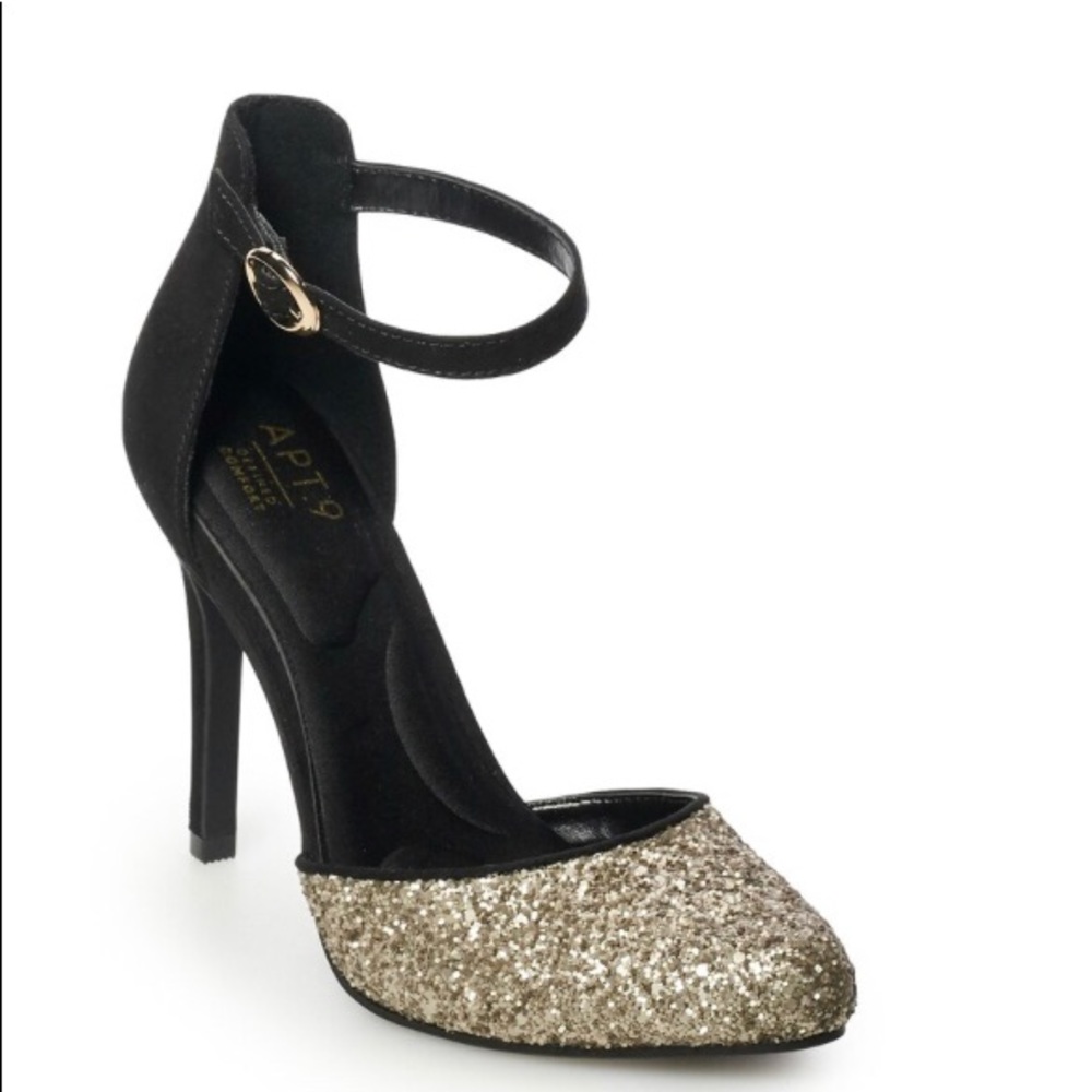 Nwt Beautiful black and silver heels